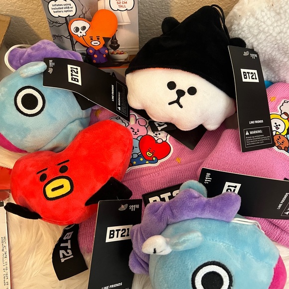 BT21 Bundle, BT21 Halloween Bag Charm, BT21 Tata Inflatable, BT21 Beanies - Picture 5 of 6